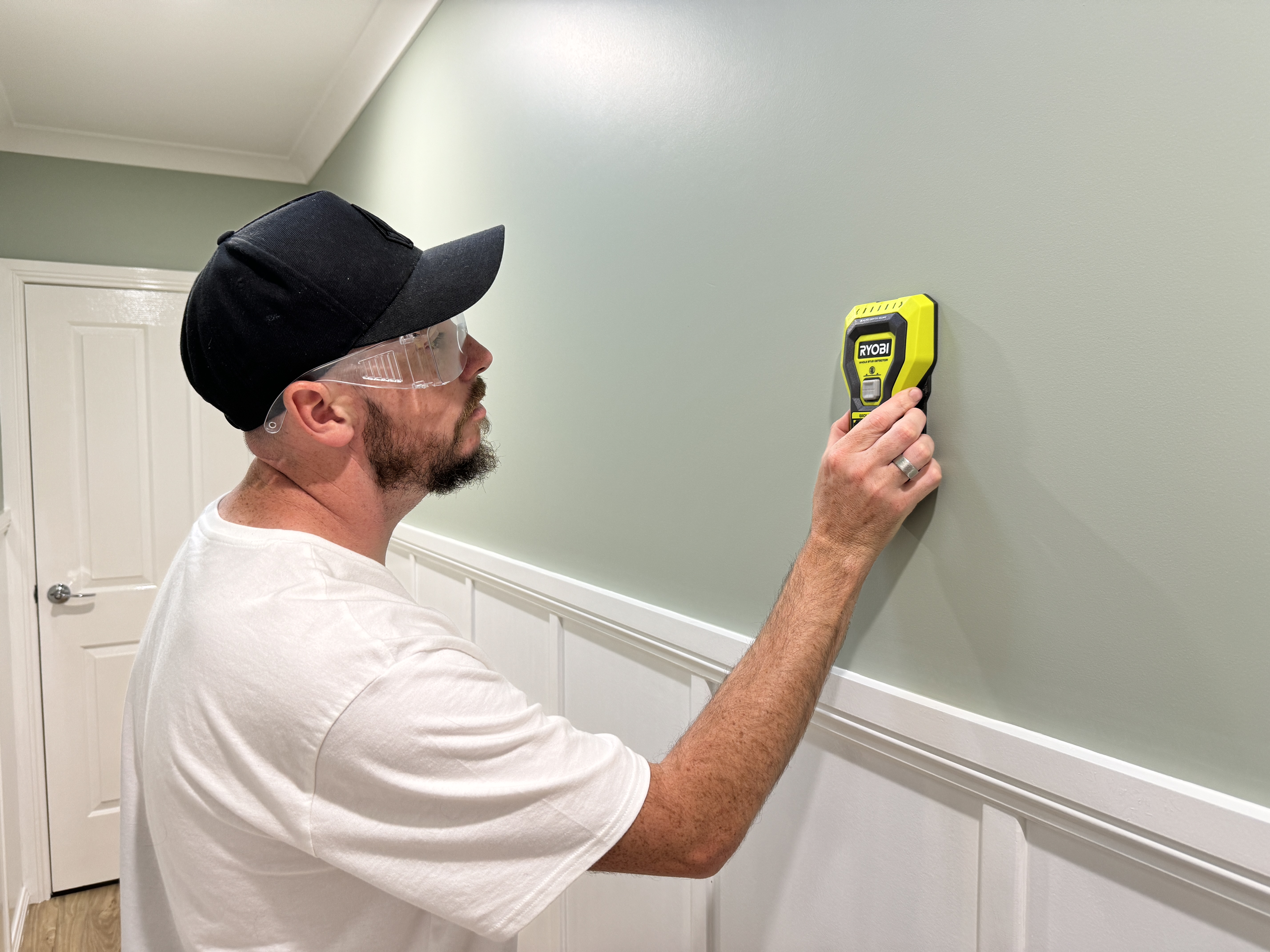 Using a RYOBI Stud Finder