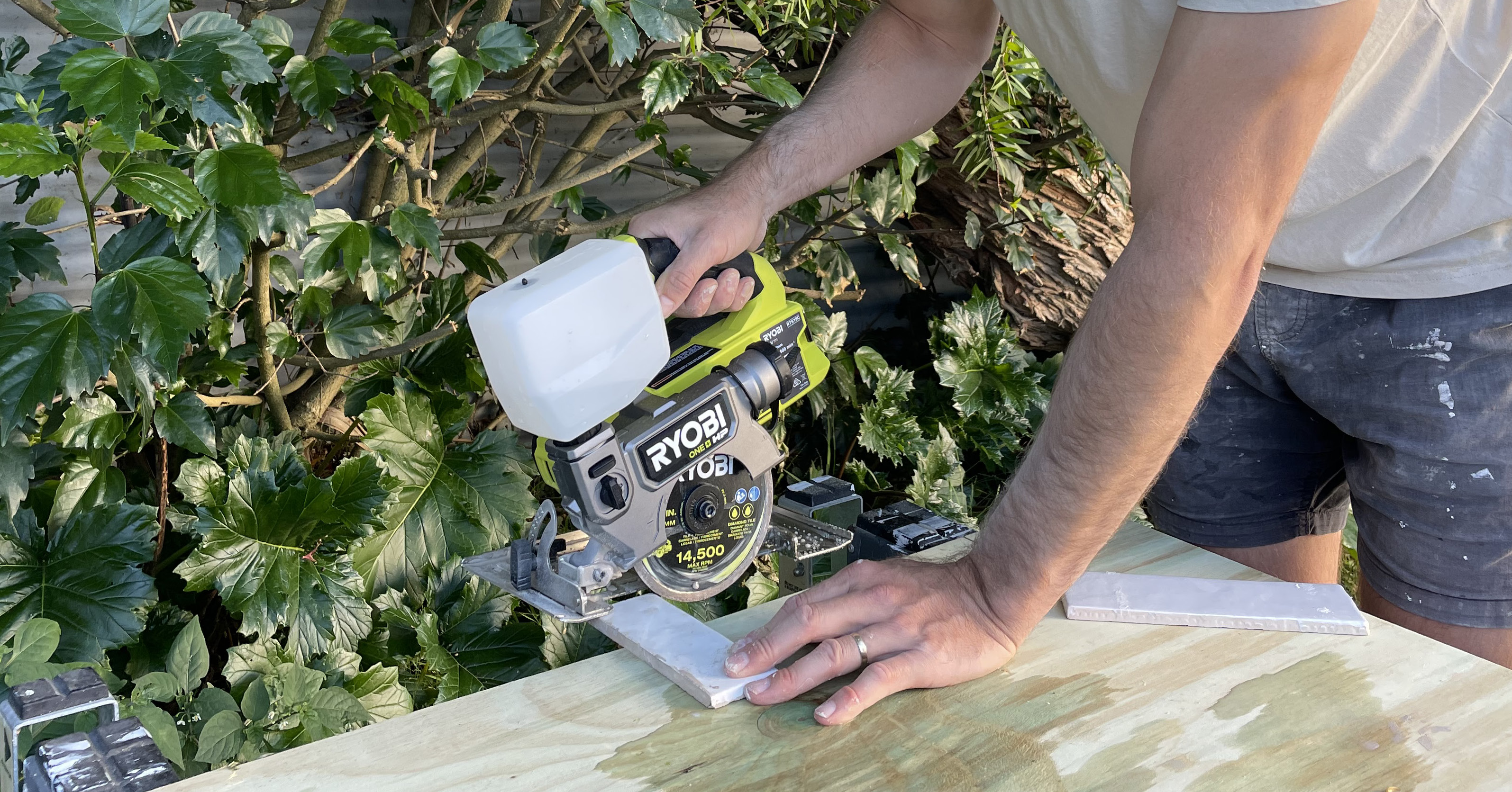 Using a RYOBI Tile Saw to cut tile to size